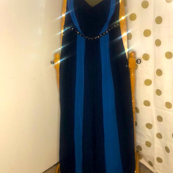 Dress - Picture 1 of 6